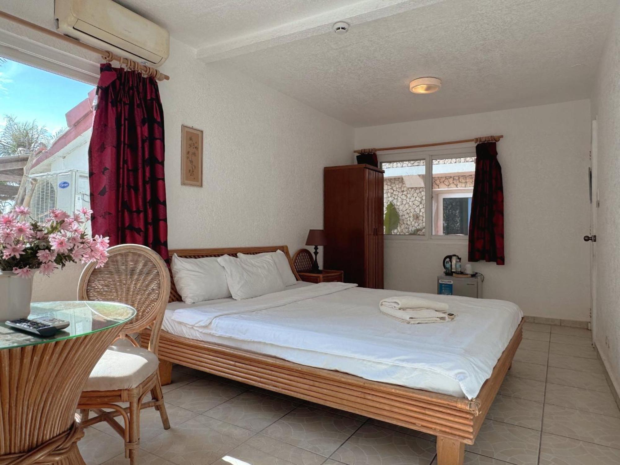 Sunset Beach Resort Moalboal Eksteriør bilde
